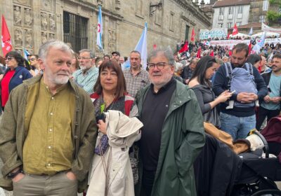 MEMBROS DO INSTITUTO DE ESTUDOS CHAIREGOS DE VILALBA ACUDIRON ESTE DOMINGO 17 DE MAIO A SANTIAGO PARA PARTICIPAR E APOIAR A MANIFESTACIÓN EN DEFENSA DA NOSA LINGUA E DAS NOSAS LETRAS.